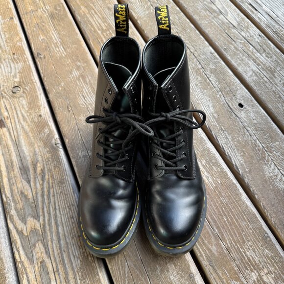 EUC Dr. Martens 11821 Smooth Black Leather Lace Up Boots in Women's 10/EU 42 - Picture 9 of 13